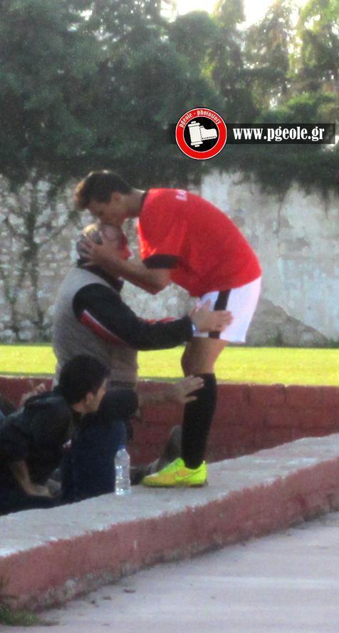 Ο Χότζα φιλάει τον Ροζή και του αφιερώνει το 2ο προσωπικό του γκολ (Και 3ο της ομάδας του)